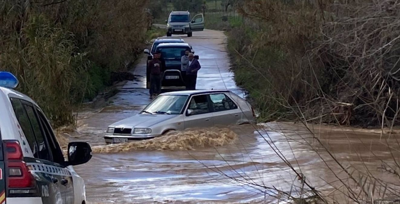 La Guardia Civil, en el agónico rescate en Huelva.