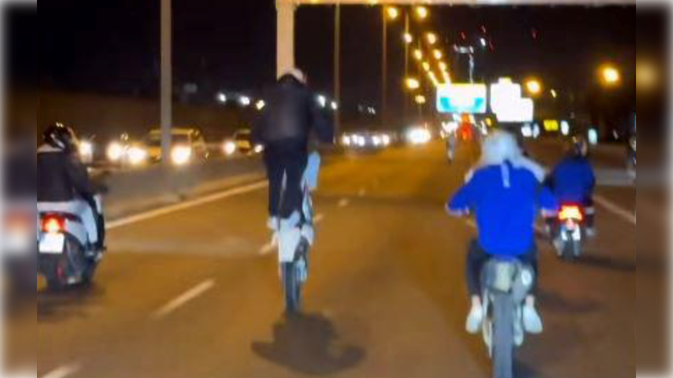 Una de las carreras ilegales en Sevilla.