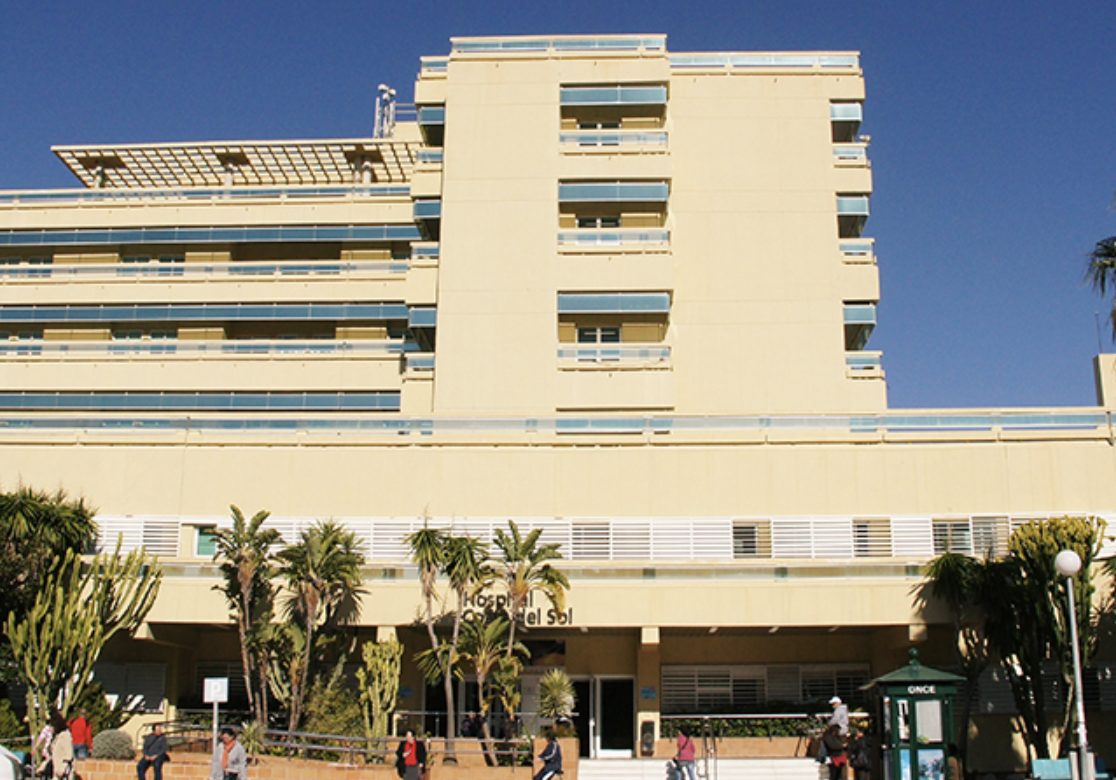El Hospital Costa del Sol de Marbella donde ha acabado falleciendo el joven tras la caída sufrida.