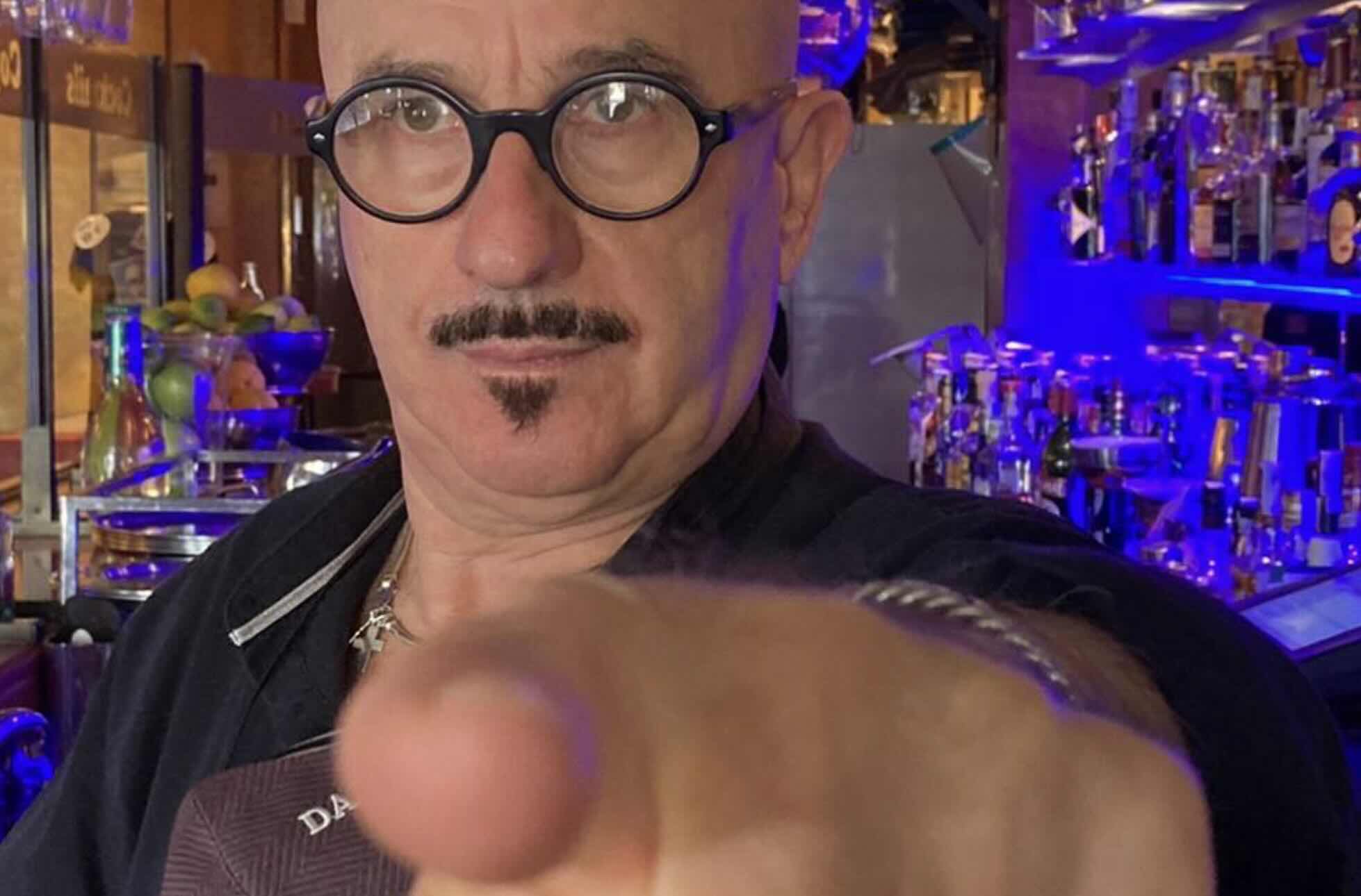 Emotiva despida de Chicho, el barman más querido de Rota se jubila: cuenta su secreto.