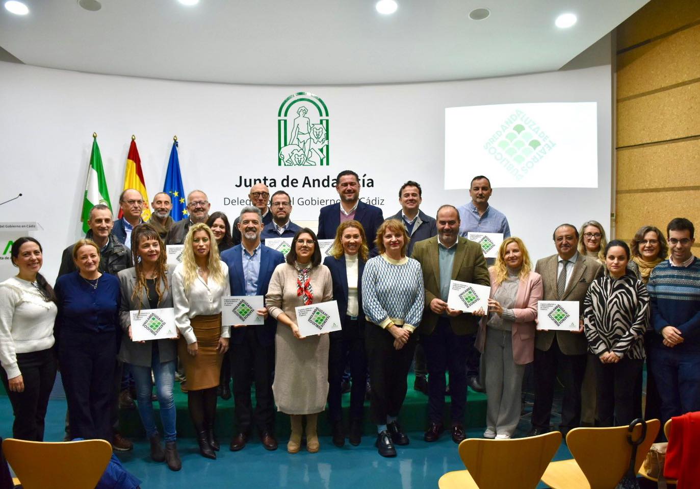 Representantes de los diez municipios y autoridades de la Junta responsables de la Red Andaluza de Teatros Públicos.