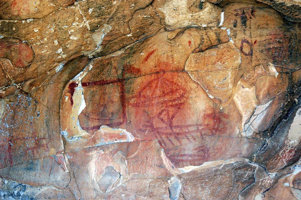 Las representaciones de embarcaciones más antiguas del Mediterráneo occidental están en Jimena, en Laja Alta.