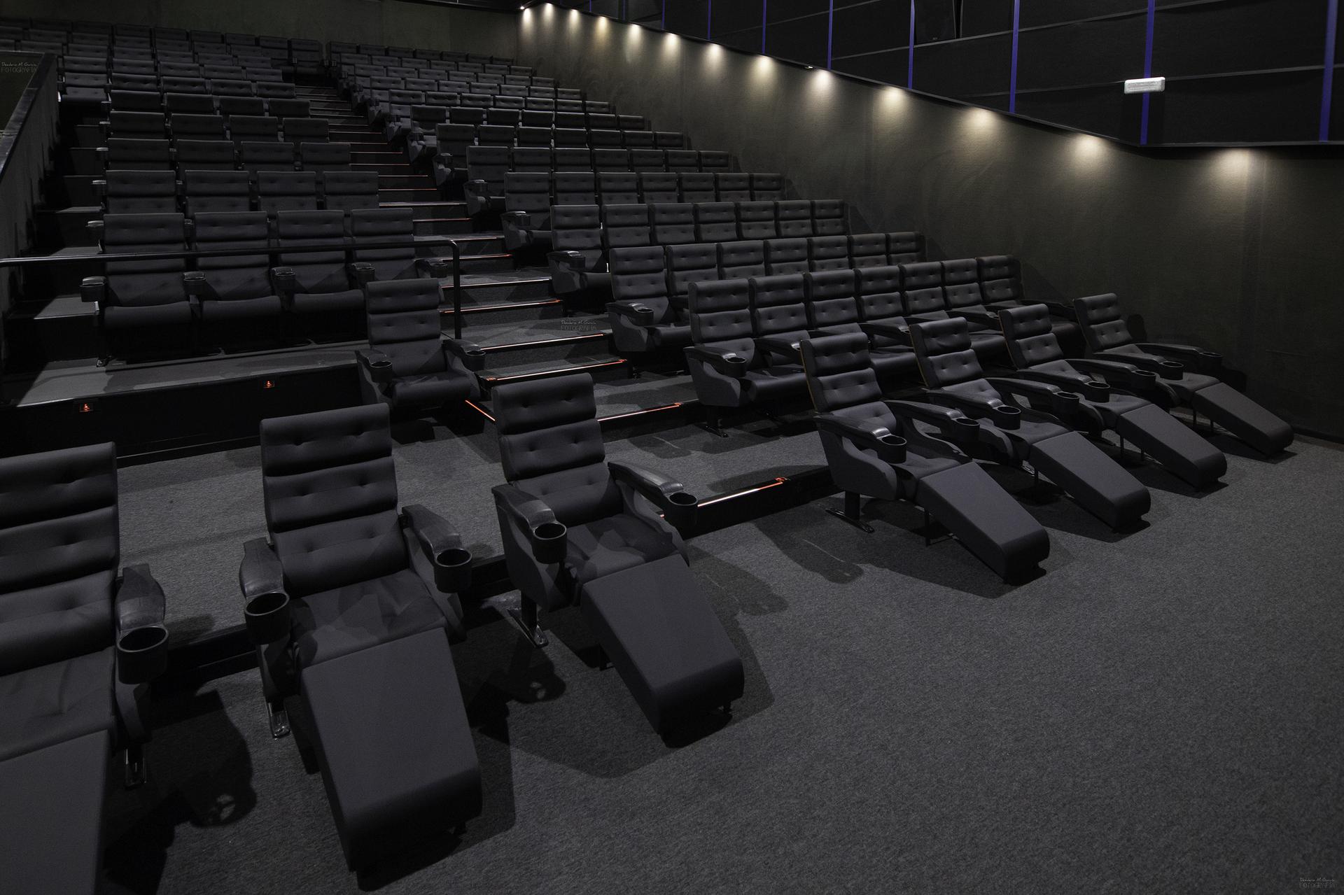 Una sala del complejo cinematográfico mk2 de Vélez-Málaga tras la reforma realizada en el año 2020.