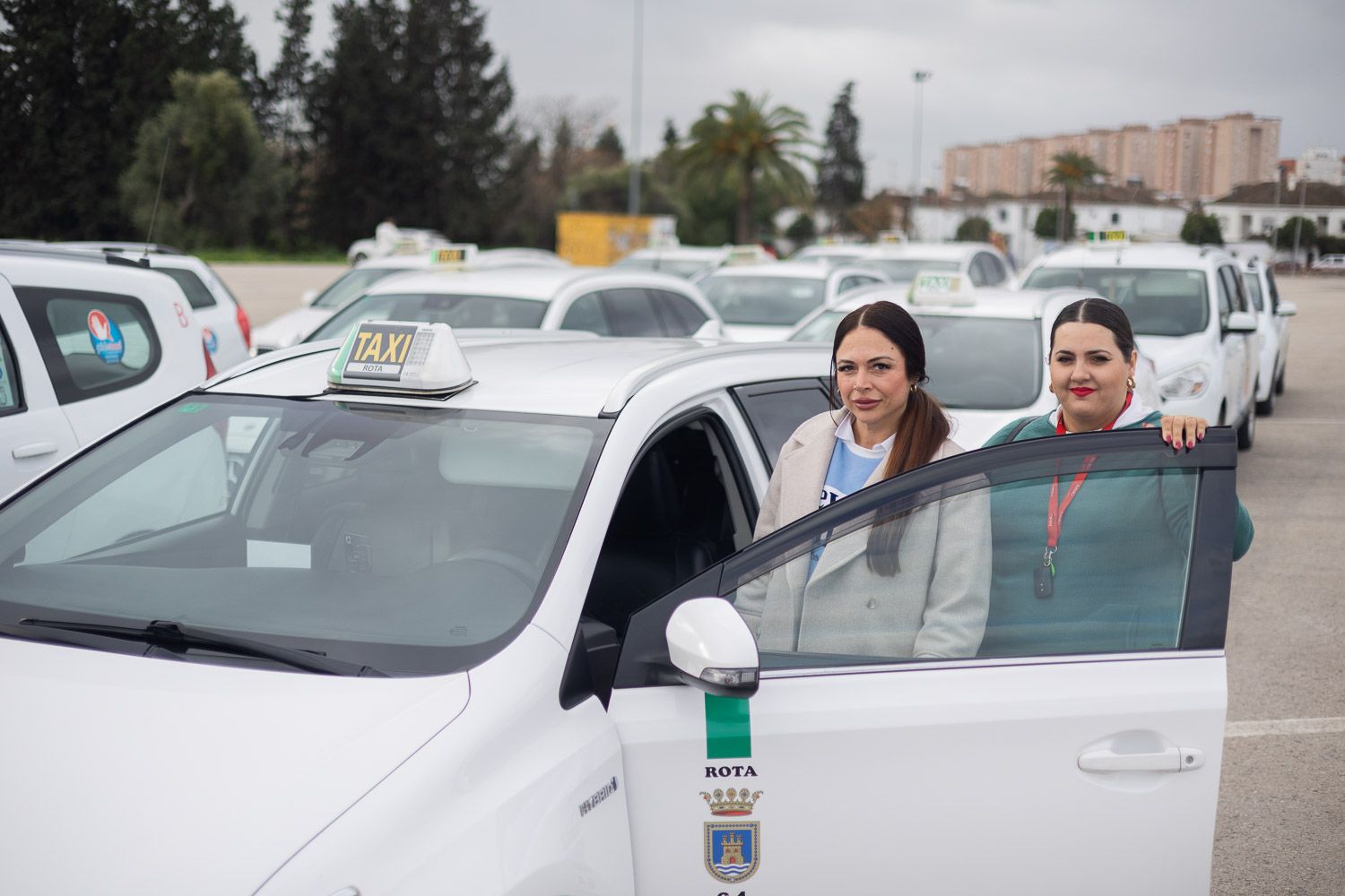 Taxistas roteñas participan en la movilización convocada en Jerez. 