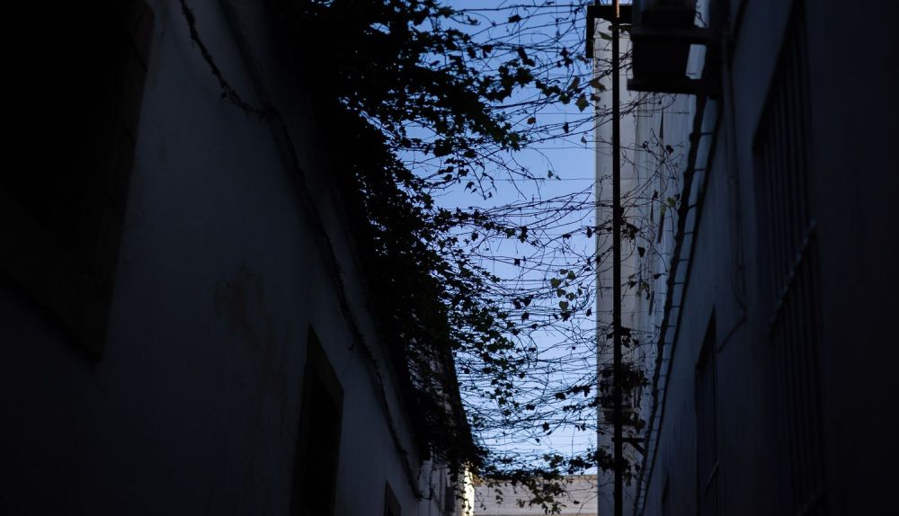 EMPARRADO SOMBRA CALLE CADENAS 1