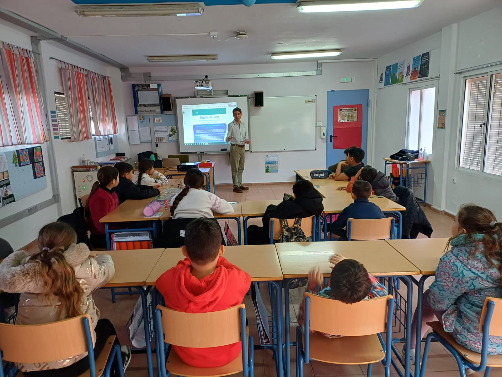 Sergio Pérez, de EDP en Los Barrios, en el CEIP San Vicente de Paúl de Jerez.