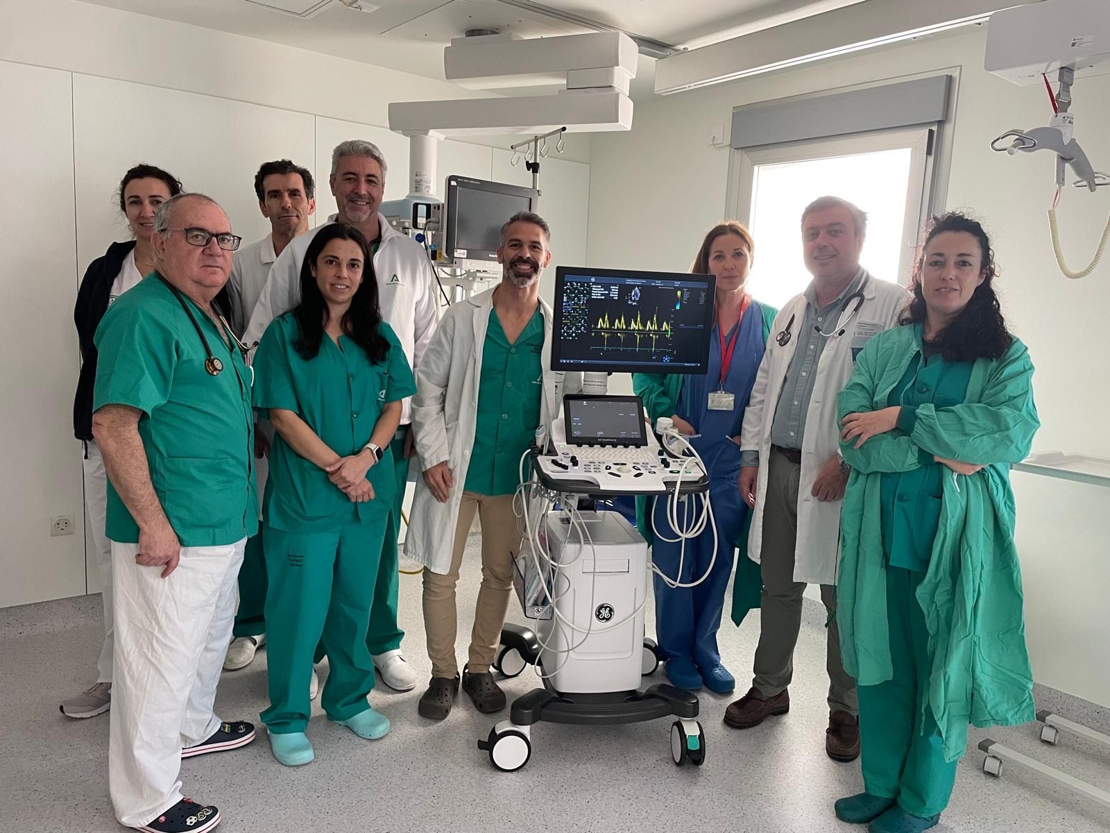 El equipo de la Unidad de Cuidados Intensivos (UCI) del Hospital de Jerez, la primera de la provincia en alcanzar la acreditación como Unidad Docente de Ecografía.