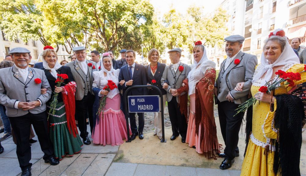Almeida y Pelayo bailan un chotis entre chulapos