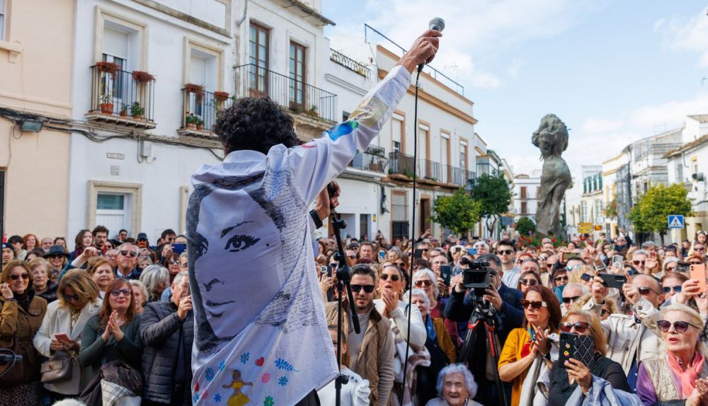 Tomasito y Mara Rey en 'Los Balcones de Lola'