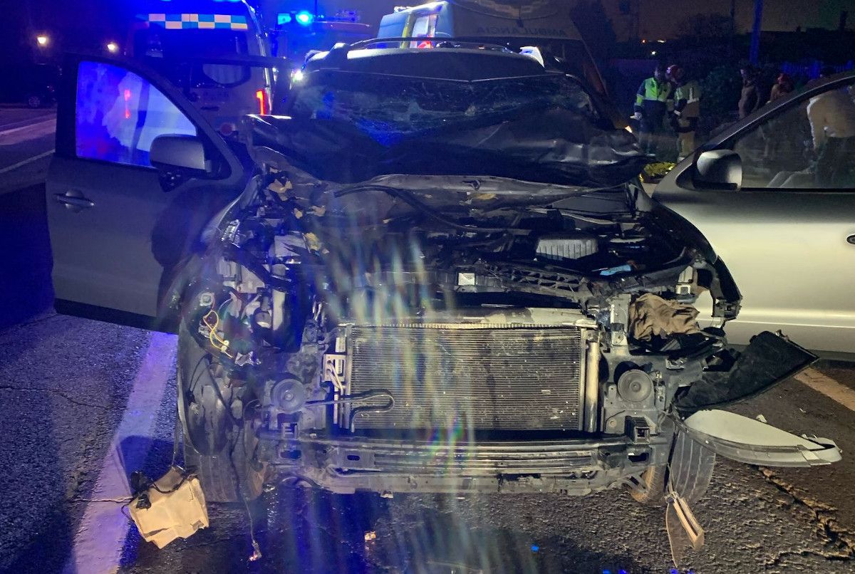 Aparatoso accidente de tráfico en la carretera de La Rábida, en Huelva.