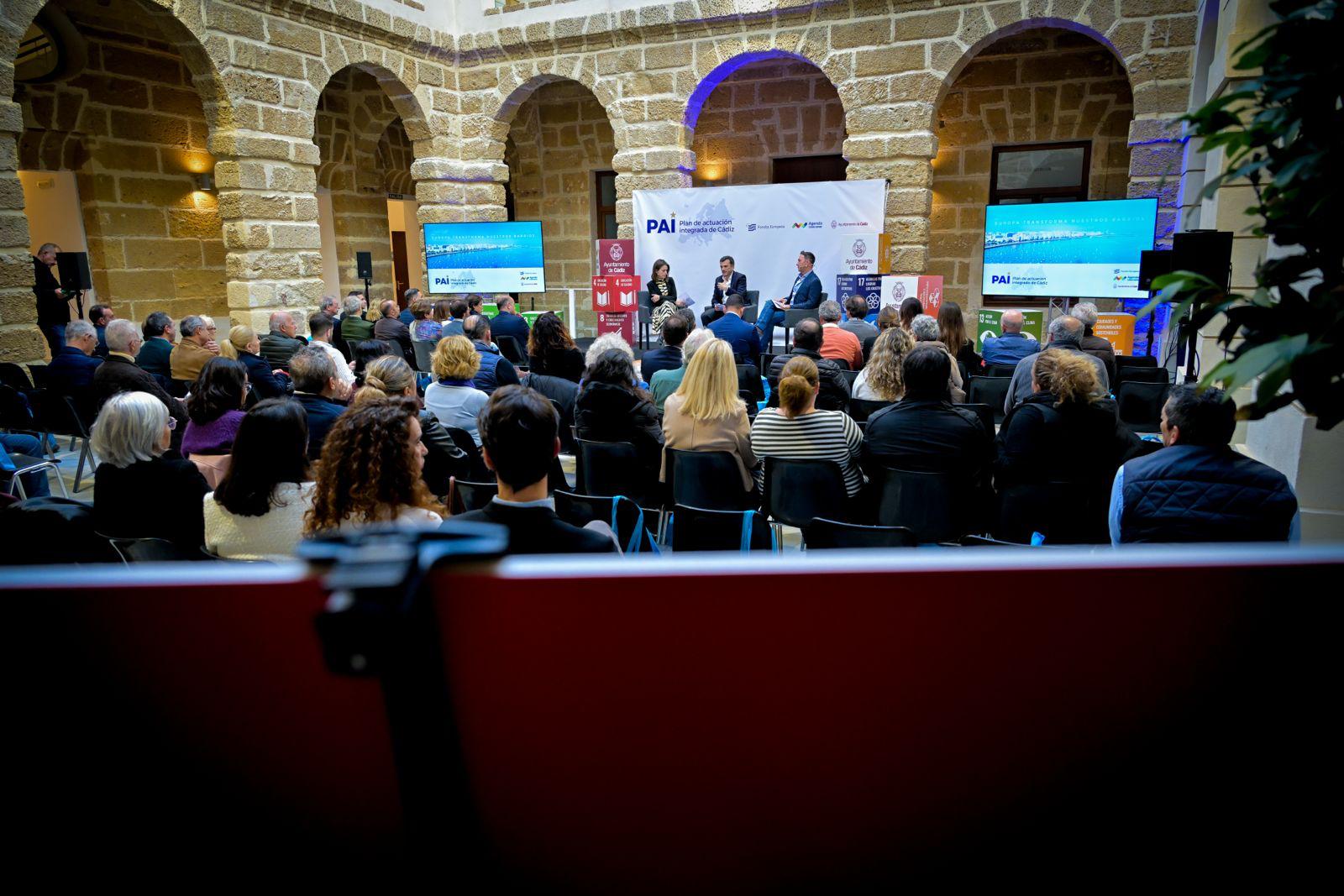 Presentación del PAI de Cádiz, con los proyectos que aspiran a financiación de los fondos EDIL, este pasado jueves. Presentación del PAI de Cádiz, con los proyectos que aspiran a financiación de los fondos EDIL, este pasado jueves.