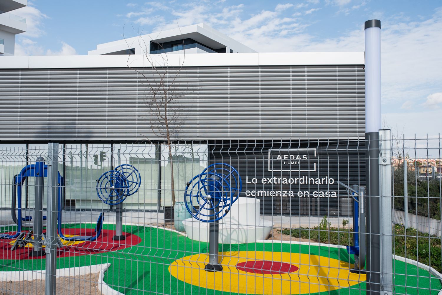 Un parque infantil en Entrenúcleos.