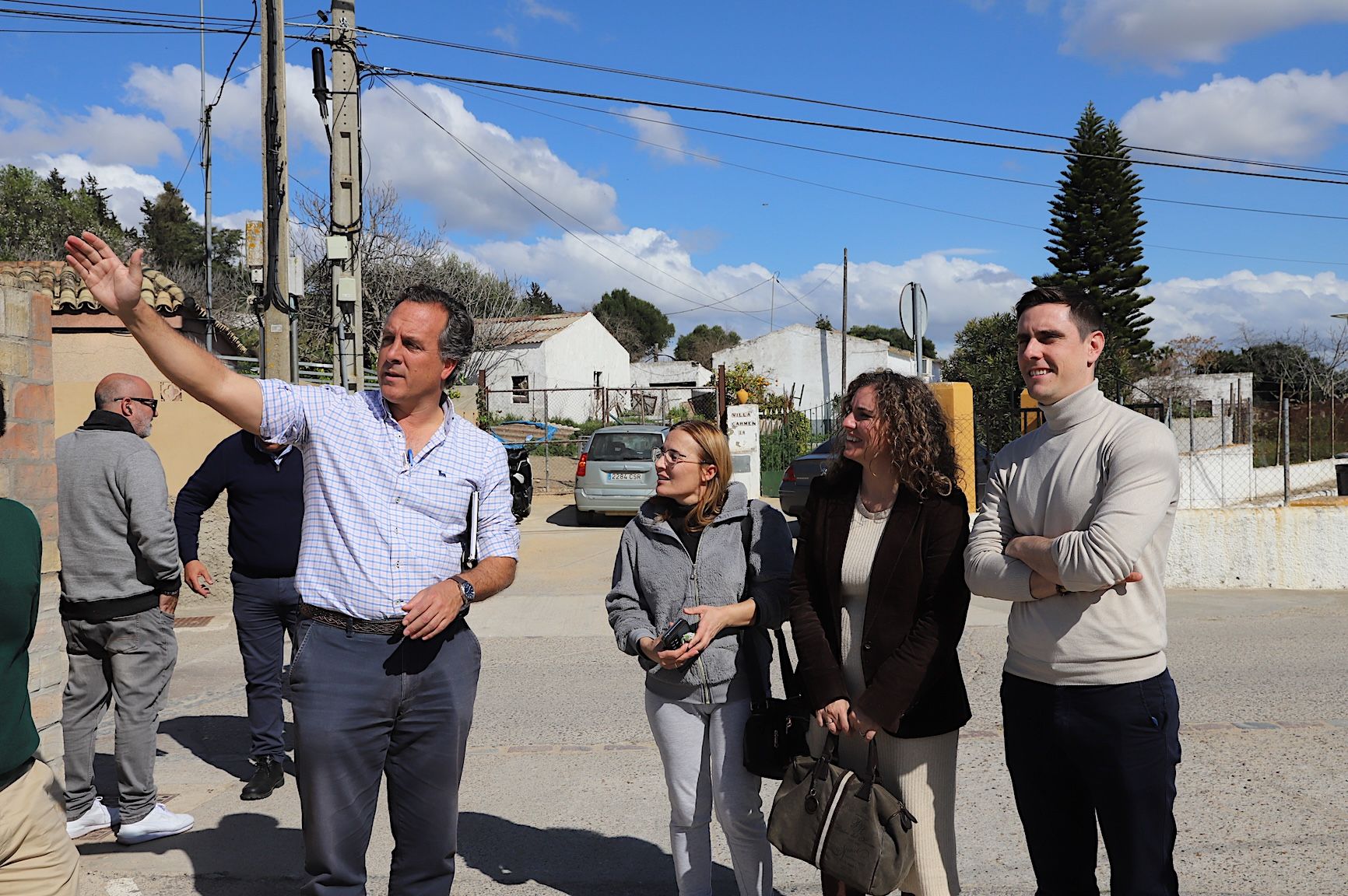 La visita a La Corta, donde se inaugurará un nuevo parque infantil con pistas deportivas.