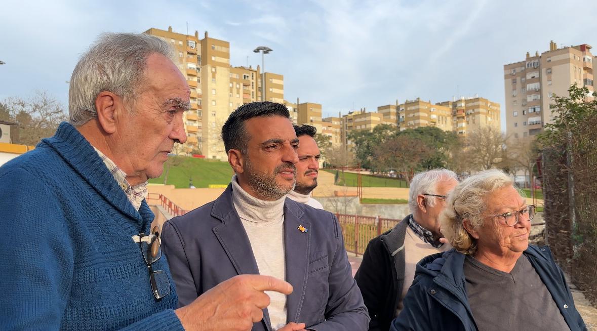 Un momento de la visita de los representantes socialistas a San Telmo Nuevo, en días pasados.