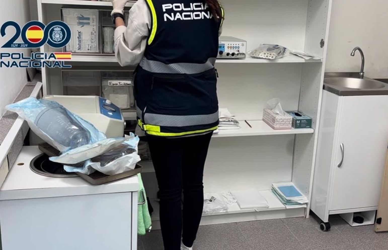 Quirófano clandestino en Carabanchel, en imagen de la Policía Nacional.