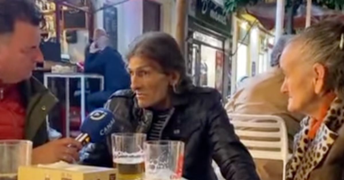 José, en el centro de la imagen, en una entrevista reciente en Canal Jerez TV. 