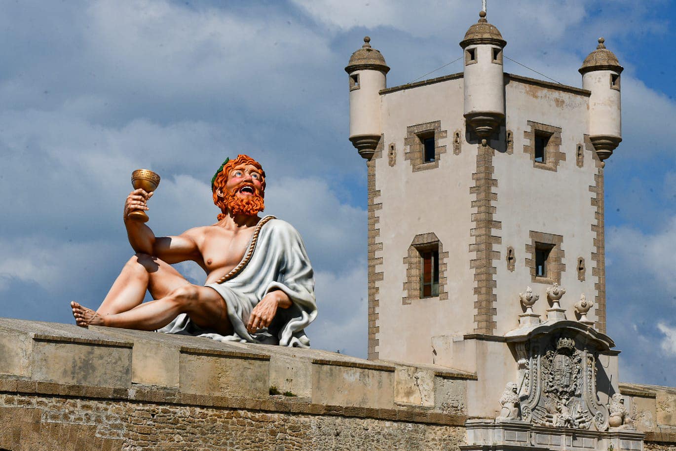 Baco, en Puerta Tierra. El vídeo con el que el Ayuntamiento de Cádiz replica a las imágenes de suciedad por el botellón en Carnaval.