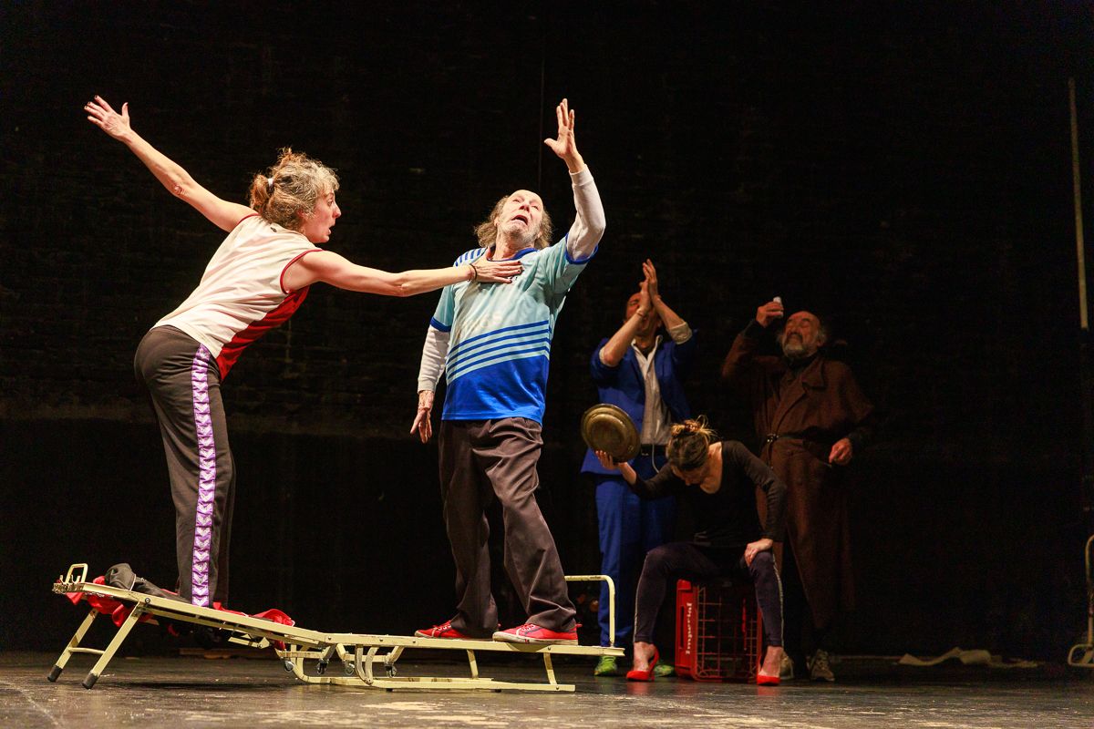 Un momento de 'Todos los ángeles alzaron el vuelo', de La Zaranda.