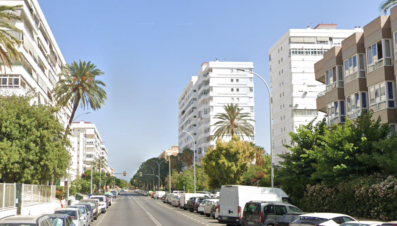 La calle Frigiliana, en Carretera de Cádiz, Málaga, donde se ubica la vivienda de la estafa del alquiler.