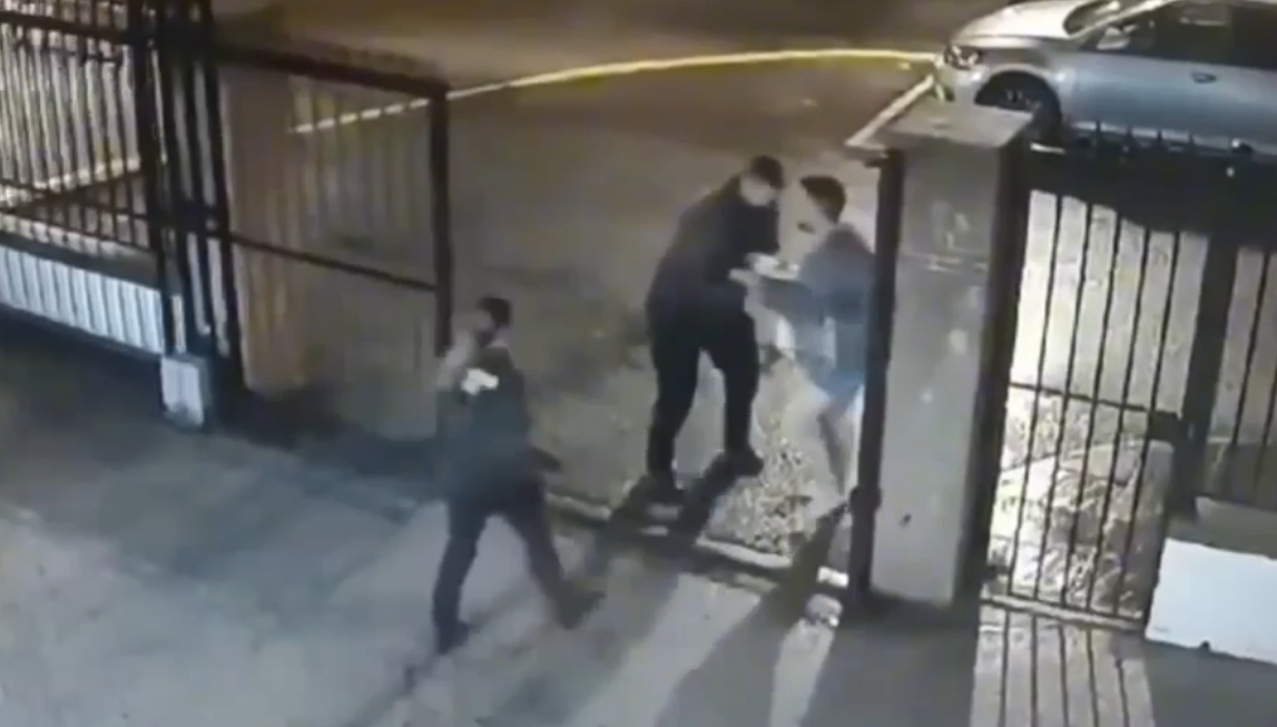 La angustia de un padre al llevar a su bebé a la Guardia Civil.