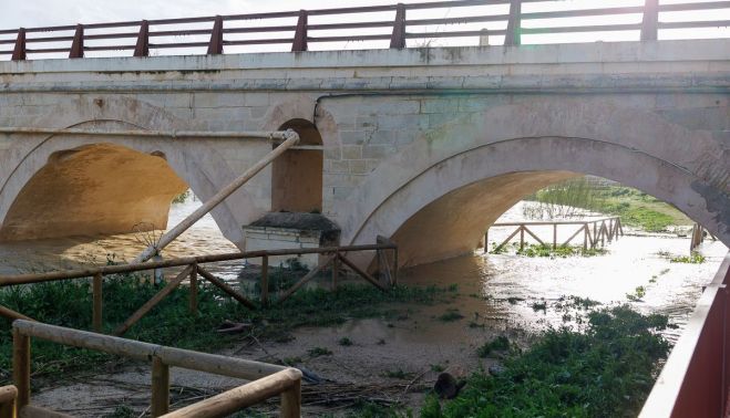 El puente La Cartuja, con el Guadalete a su paso. 