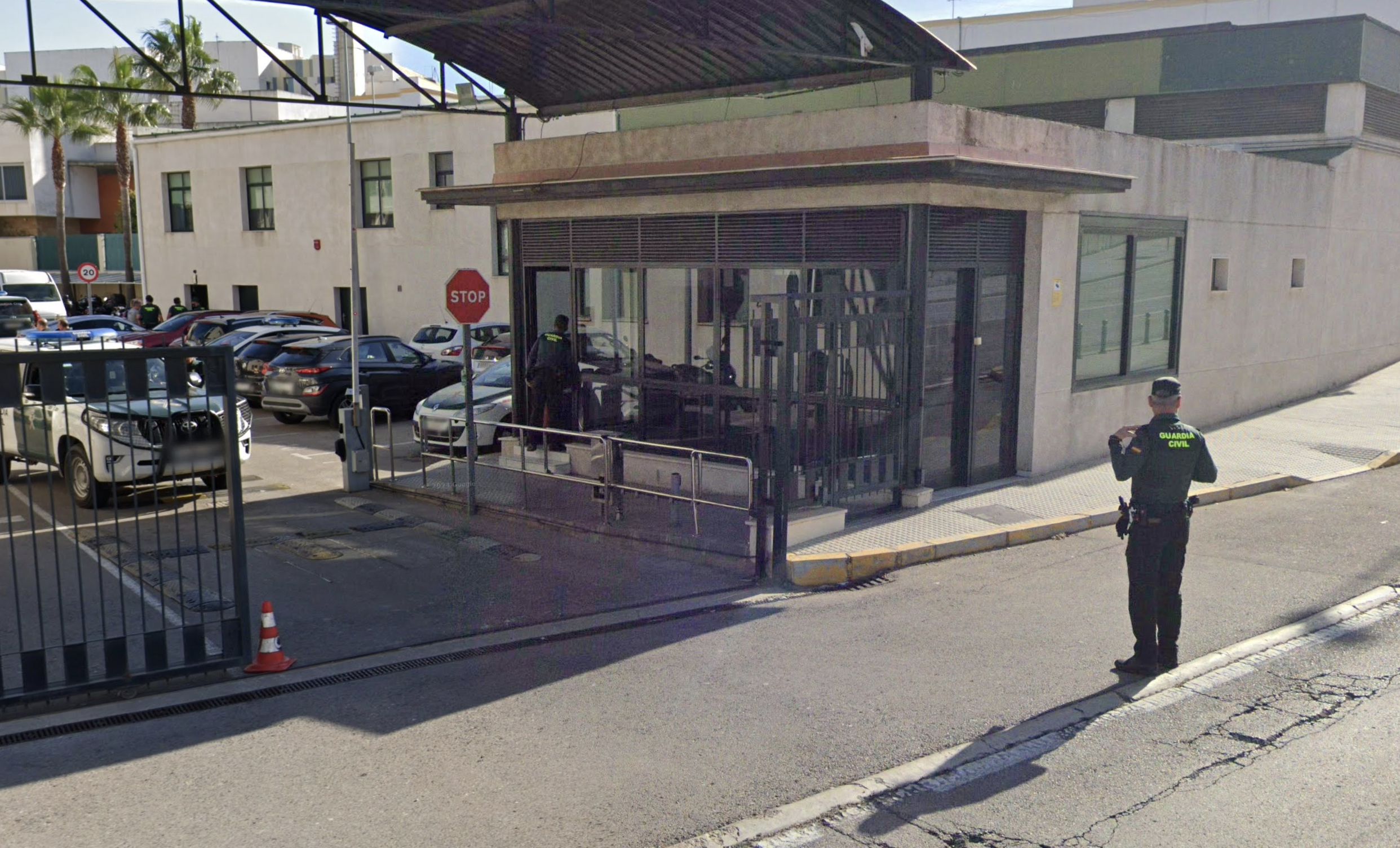 La Guardia Civil de Cádiz, que ha intervenido tiendas de marihuana legal.