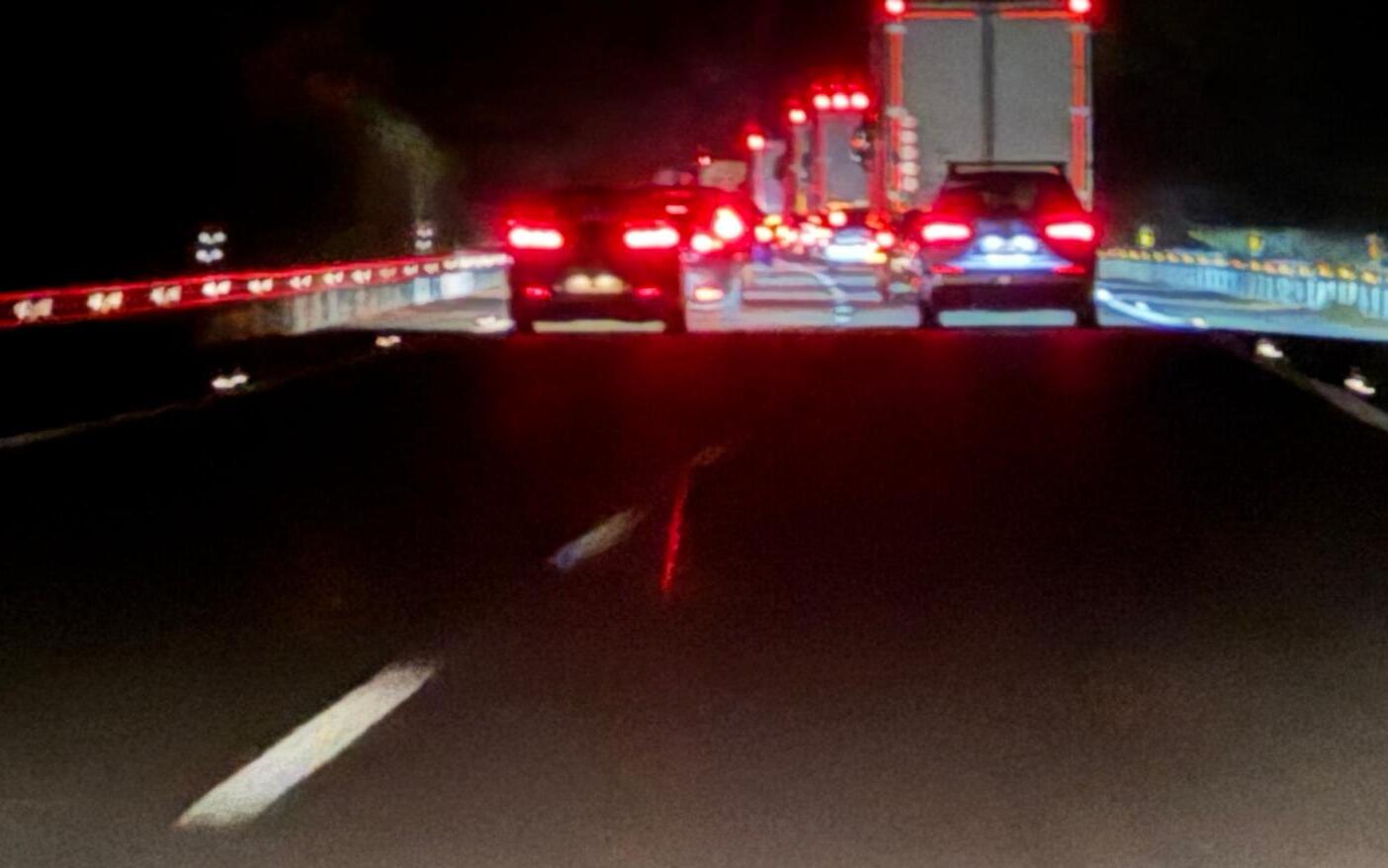 Retenciones de varios kilómetros en la AP-4 la pasada madrugada.