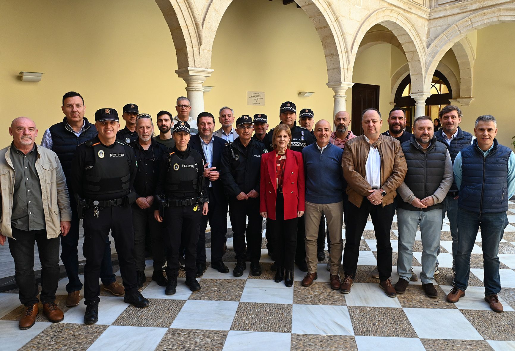 El Ayuntamiento felicita a más de 30 agentes de la Policía Local de Jerez.