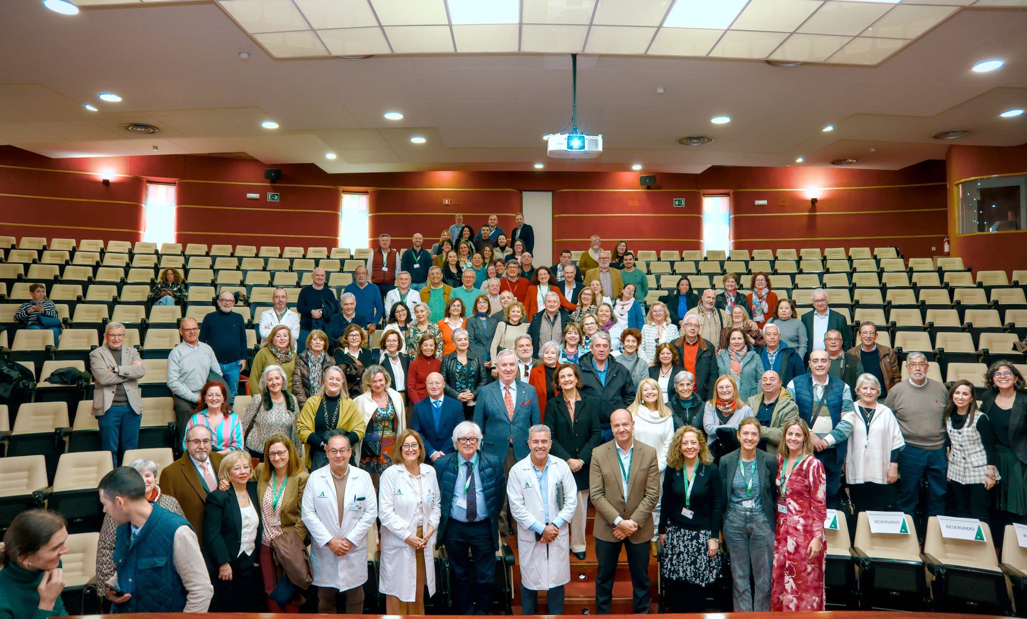 Médicos jubilados en el Virgen del Rocío.
