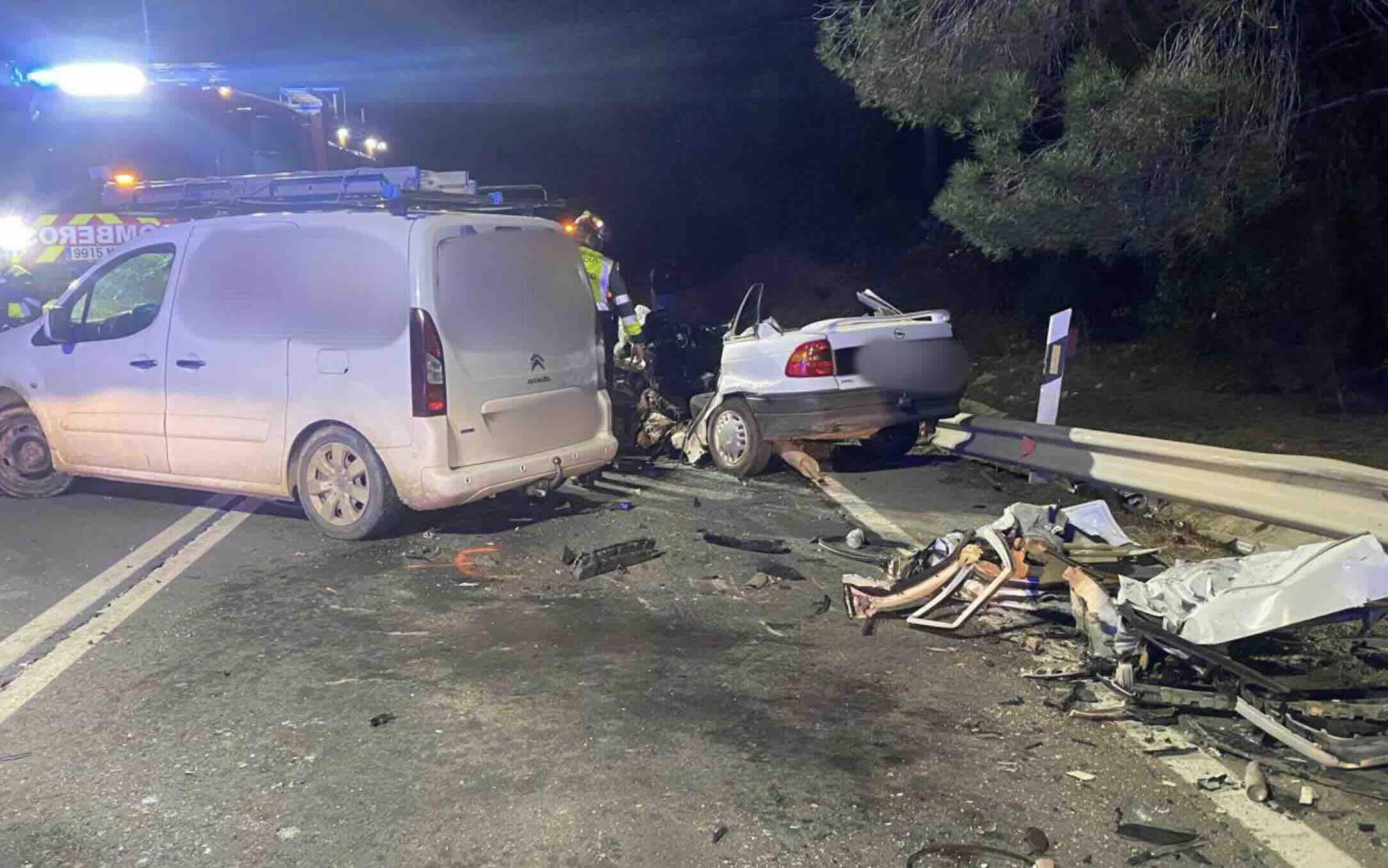 Estado en el que quedó uno de los vehículos implicados en el accidente mortal en Huelva.