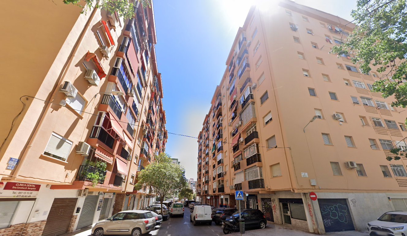 La calle de Cruz de Humilladero, en Málaga, donde ha tenido lugar la explosión.