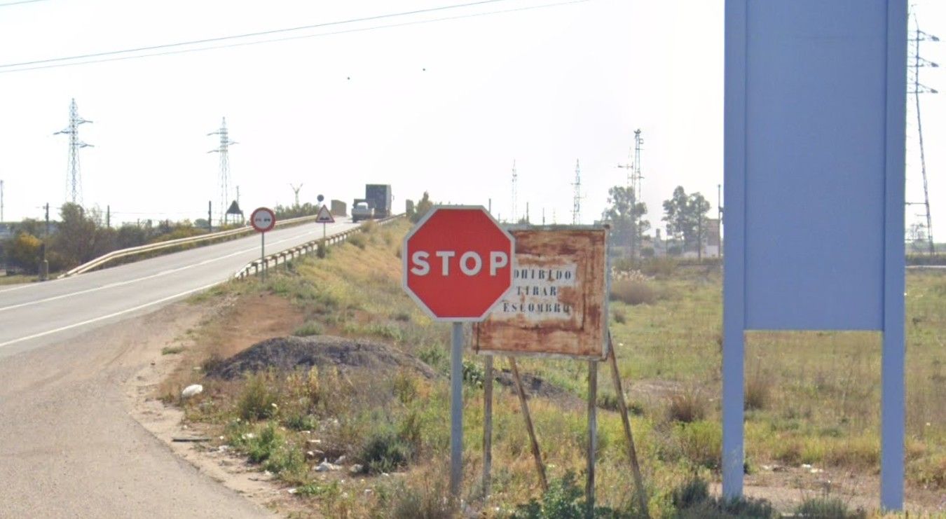 La A-8003, donde ha perdido la vida el motorista en el término municipal de La Rinconada.