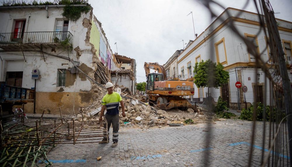 RECOGIDA DE ESCOMBROS CALLE ZARZA 1