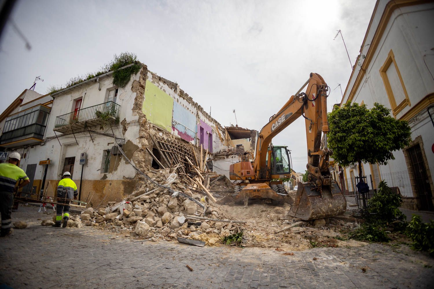 Recogida de escombros llevada a cabo tras el derrumbe. 