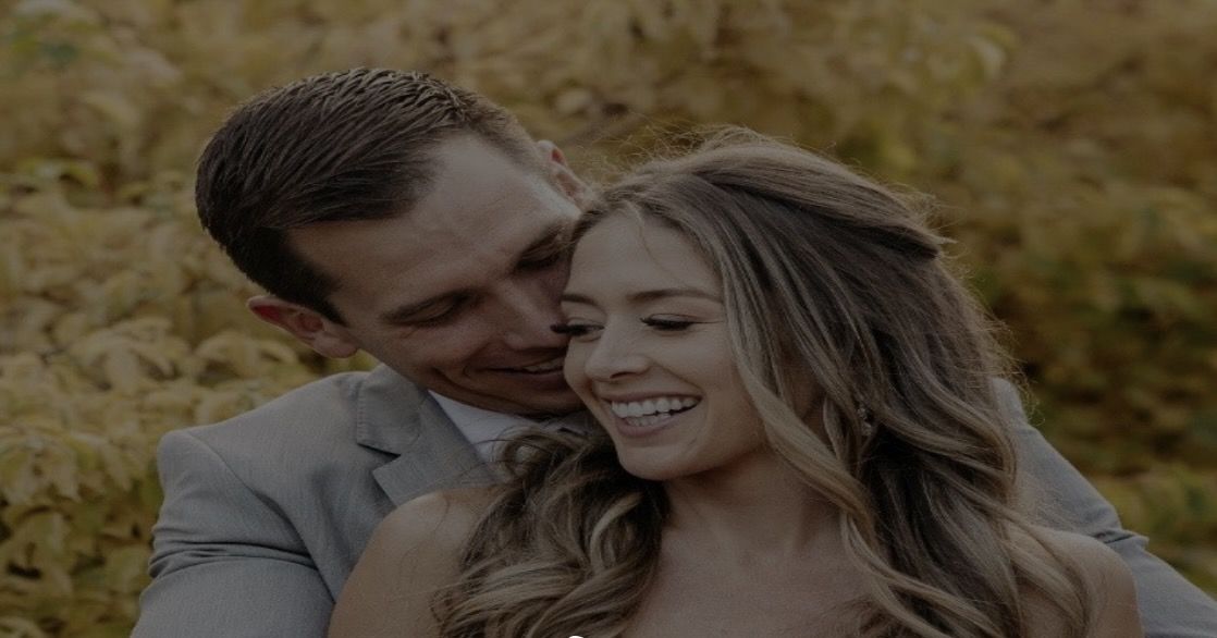 Hailey Marie Okula, conocida en redes como 'La enfermera Hailey', junto a su marido.