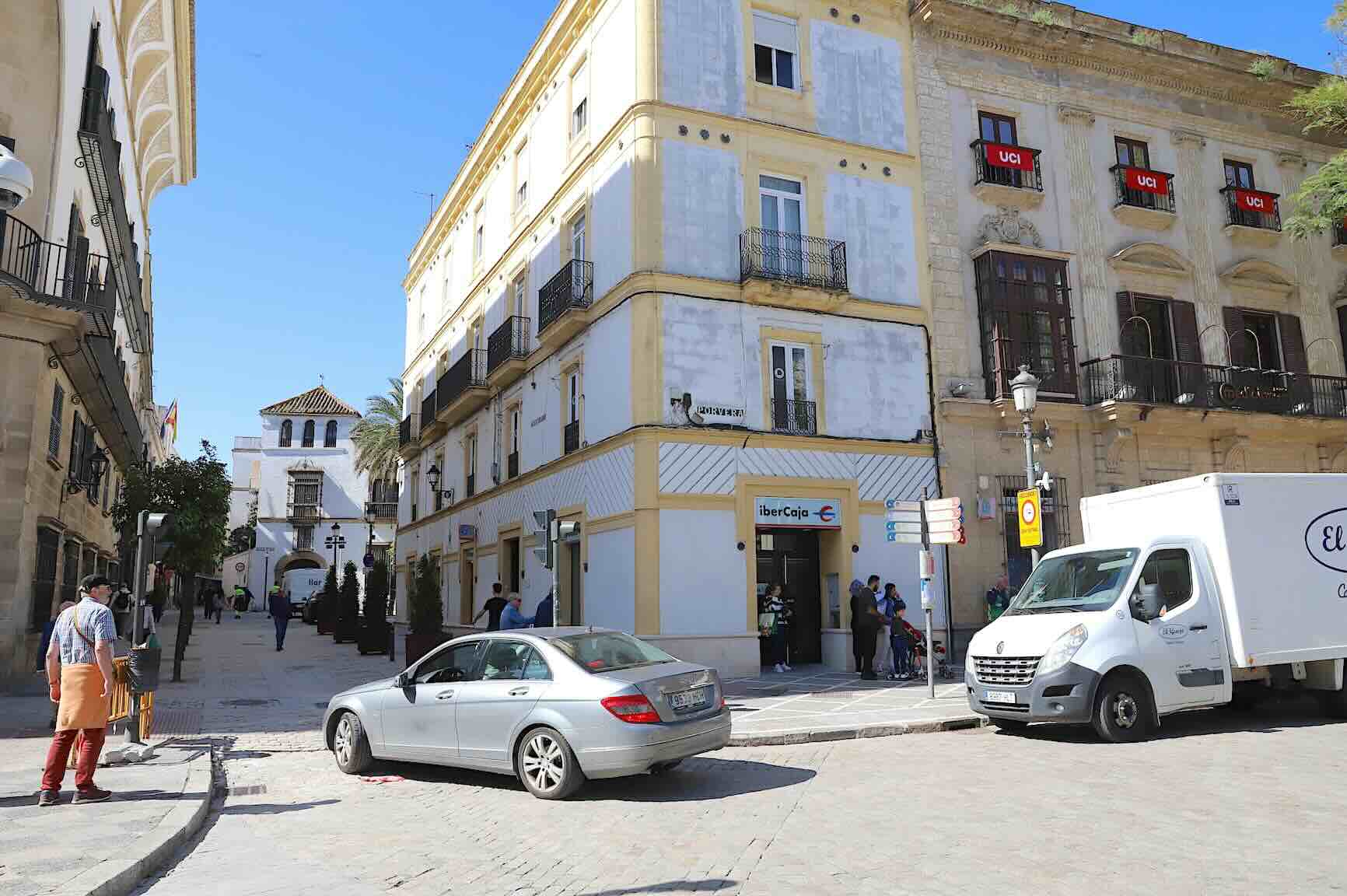 Vista de este lunes, con los coches volviendo a circular por el eje Puerta de Sevilla-Santiago.