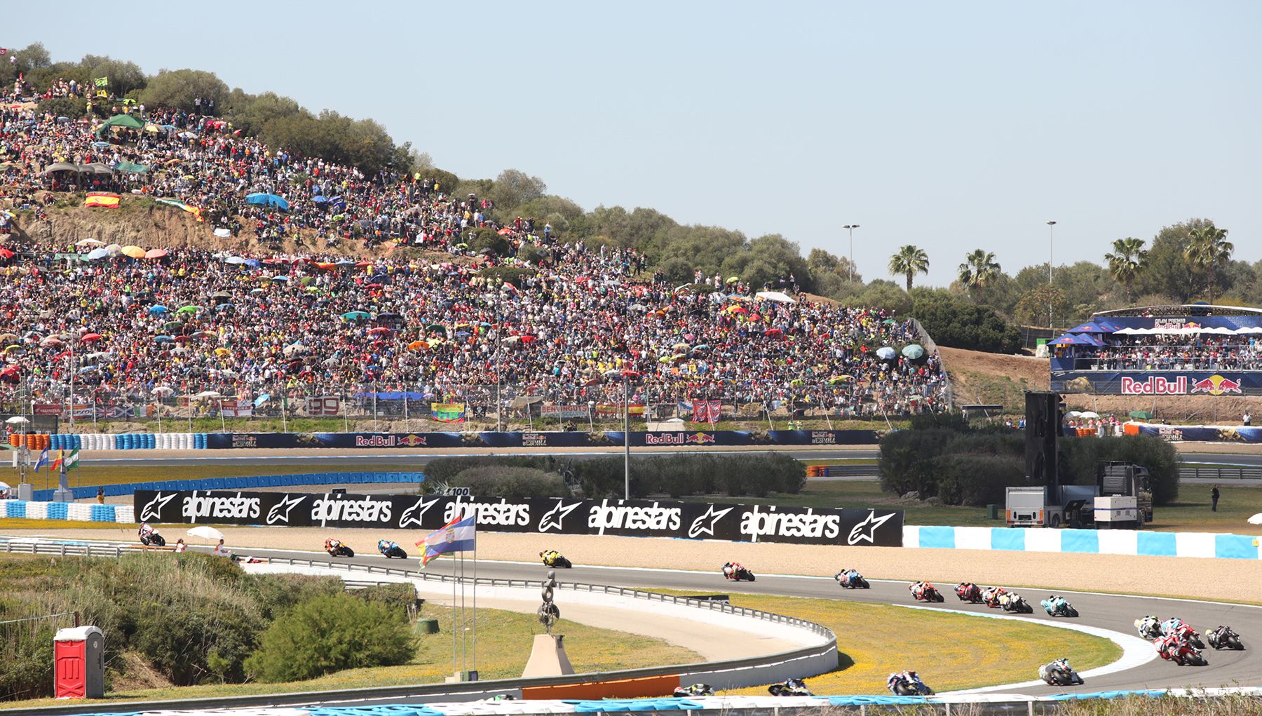 Aficionados en una de las curvas del Circuito de Jerez, en una imagen de archivo.