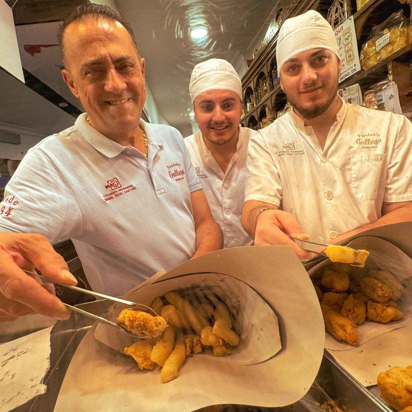 Integrantes del equipo del freidor El Nuevo Jerezano, un clásico también en Semana Santa de Jerez. Integrantes del equipo del freidor El Nuevo Jerezano, un clásico también en Semana Santa de Jerez.