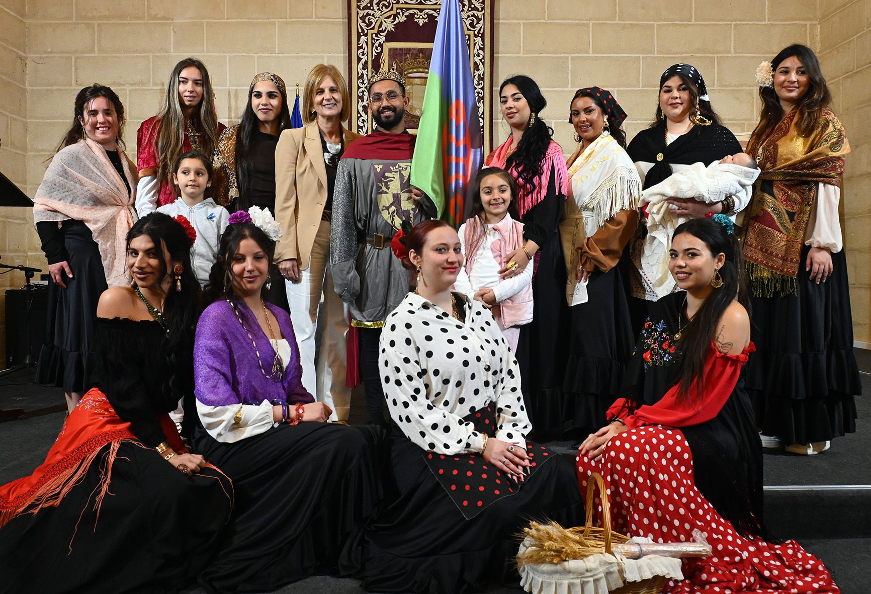 La alcaldesa ha felicitado al Pueblo Gitano por su labor de inclusión social y el encuentro entre culturas. La alcaldesa ha felicitado al Pueblo Gitano por su labor de inclusión social y el encuentro entre culturas.