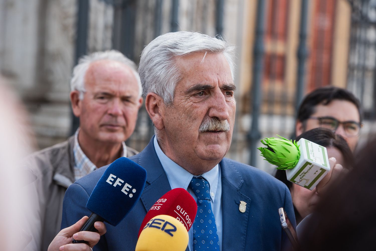 El alcalde de Chipiona, Luis Mario Aparcero, durante una rueda de prensa el pasado mes de abril. El alcalde de Chipiona, Luis Mario Aparcero, durante una rueda de prensa el pasado mes de abril.