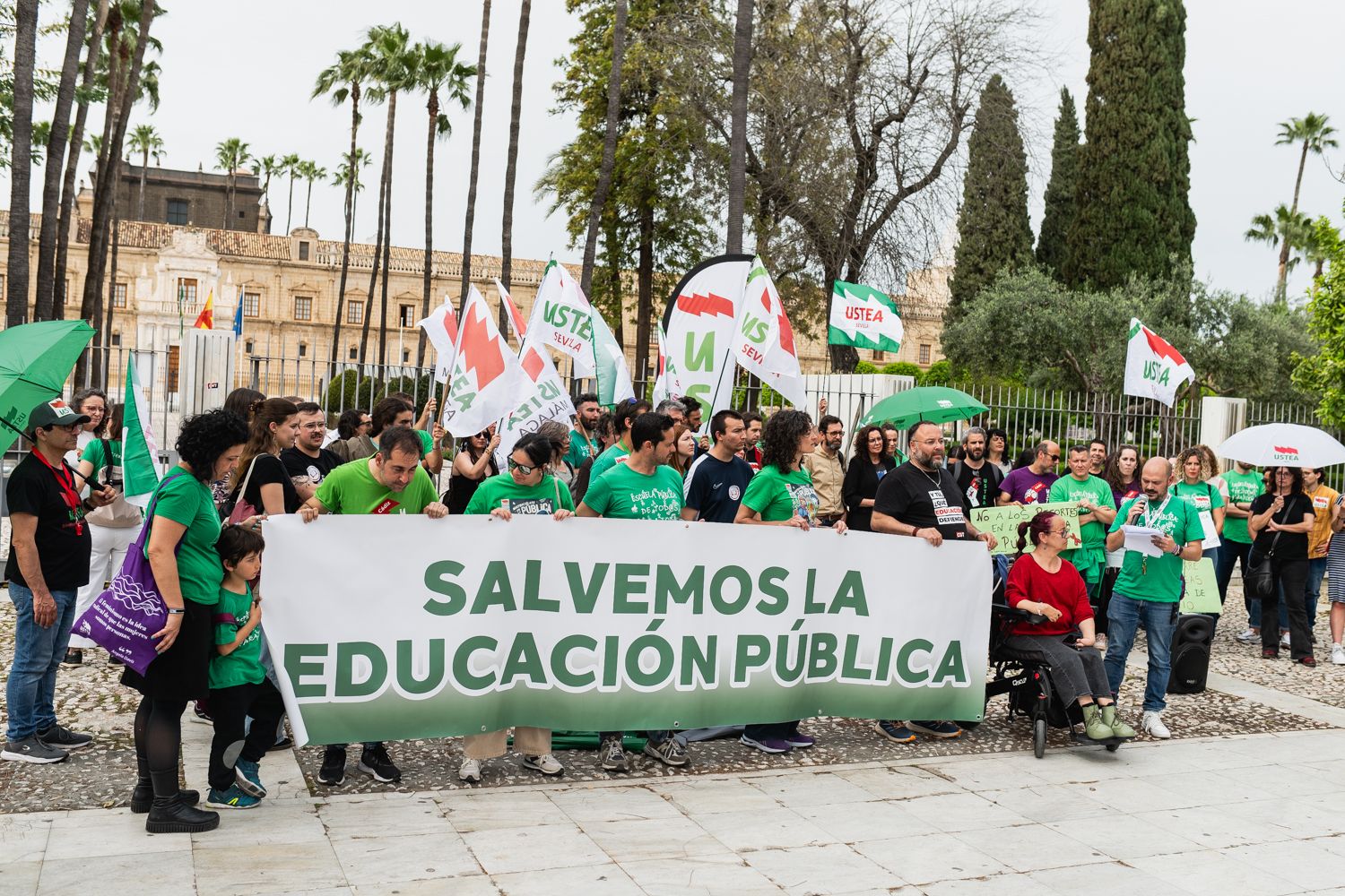 Una protesta en el Parlamento de Andalucía en defensa de la educación pública. 