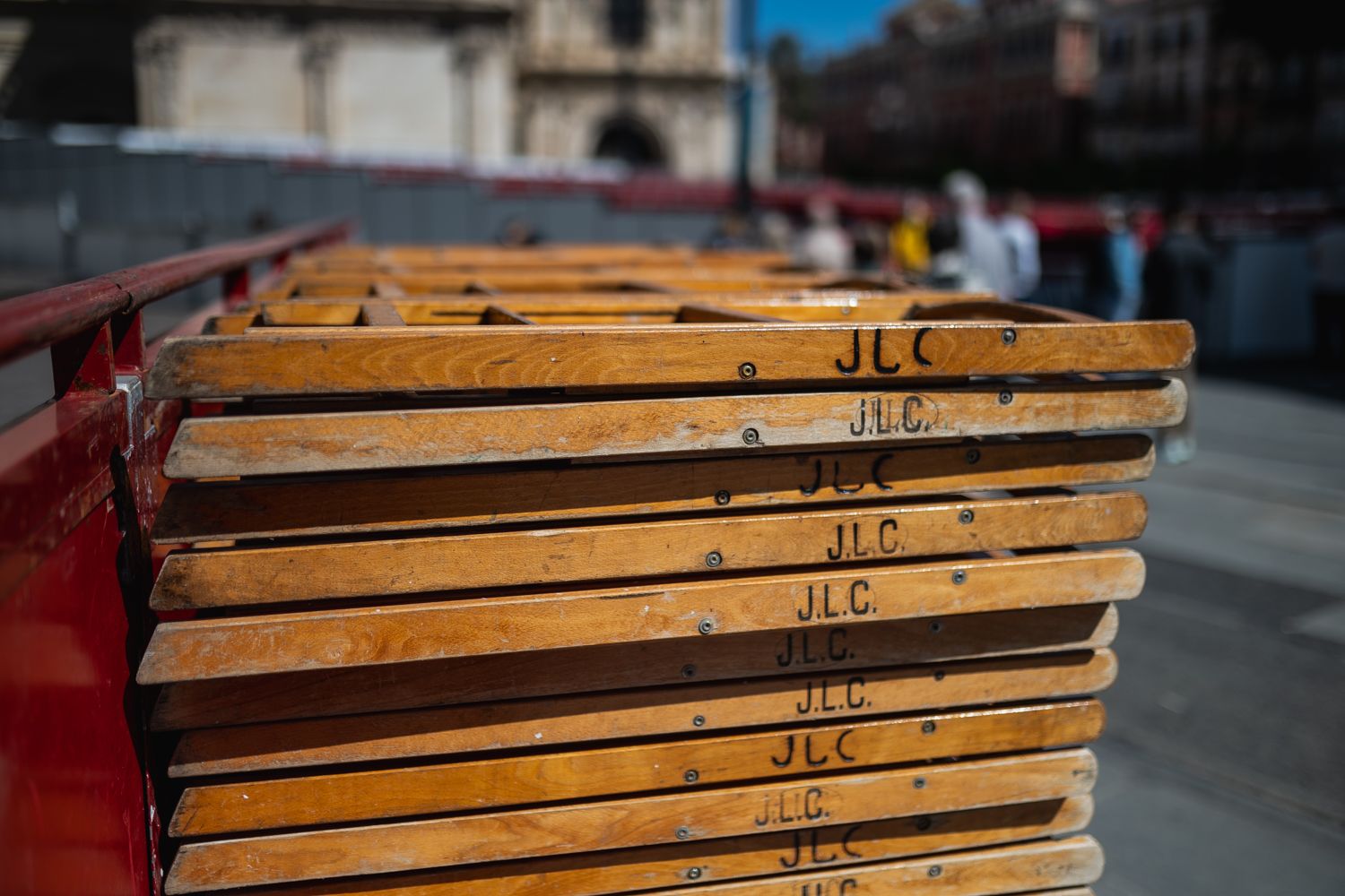 Silla en la Carrera Oficial de la Semana Santa en Sevilla. Silla en la Carrera Oficial de la Semana Santa en Sevilla.
