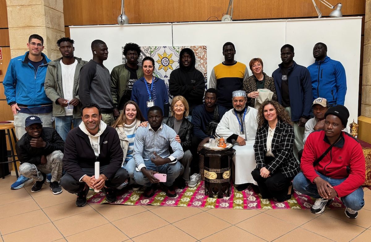 Las delegadas Carmen Pina y Susana Sánchez, en la exposición sobre el Ramadán.