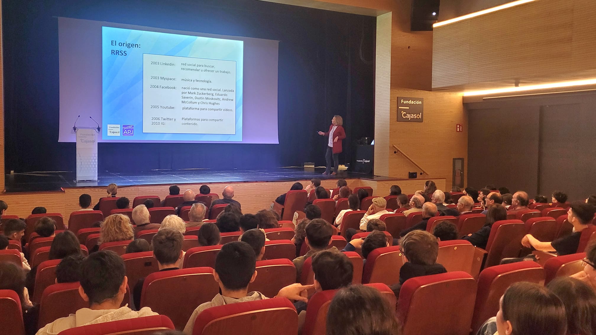 Una jornada formativa sobre los grandes retos del entorno digital en Jerez.