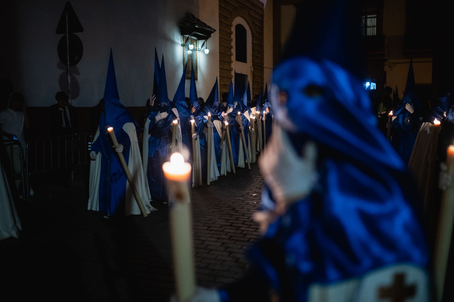 Nazarenos de la Hiniesta en una imagen dr archivo.