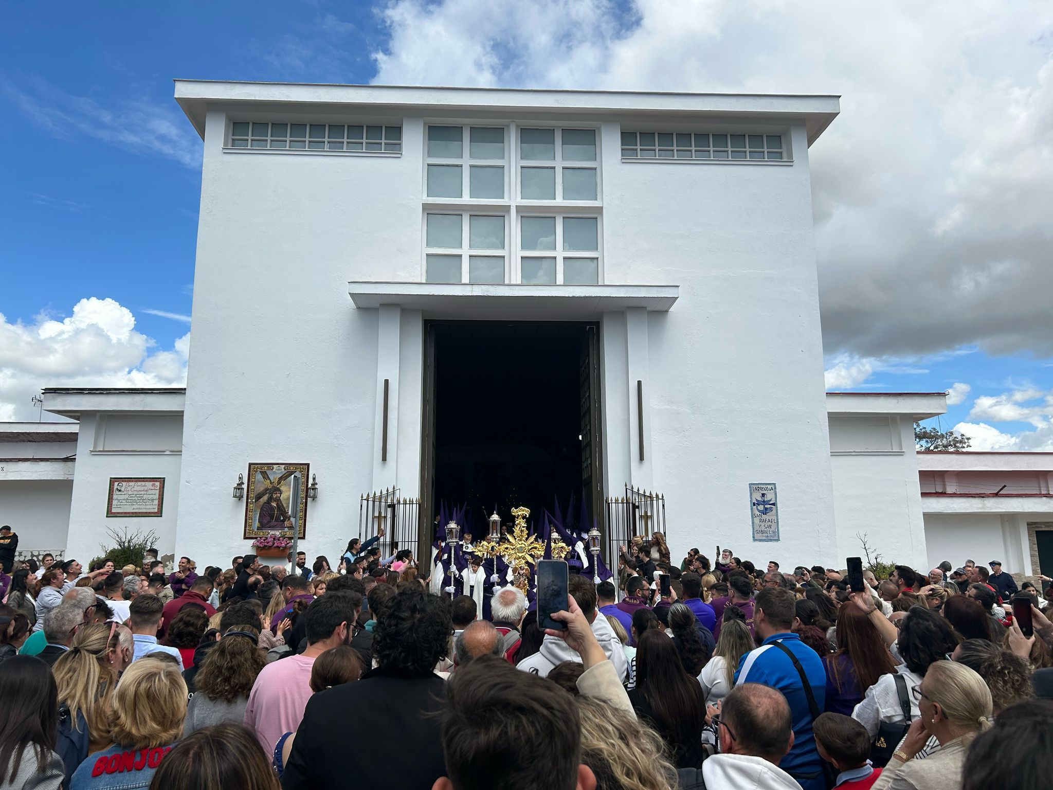 Hay Martes Santo en Jerez: la amenaza de lluvia a partir de las 20 horas no frena a San Rafael.
