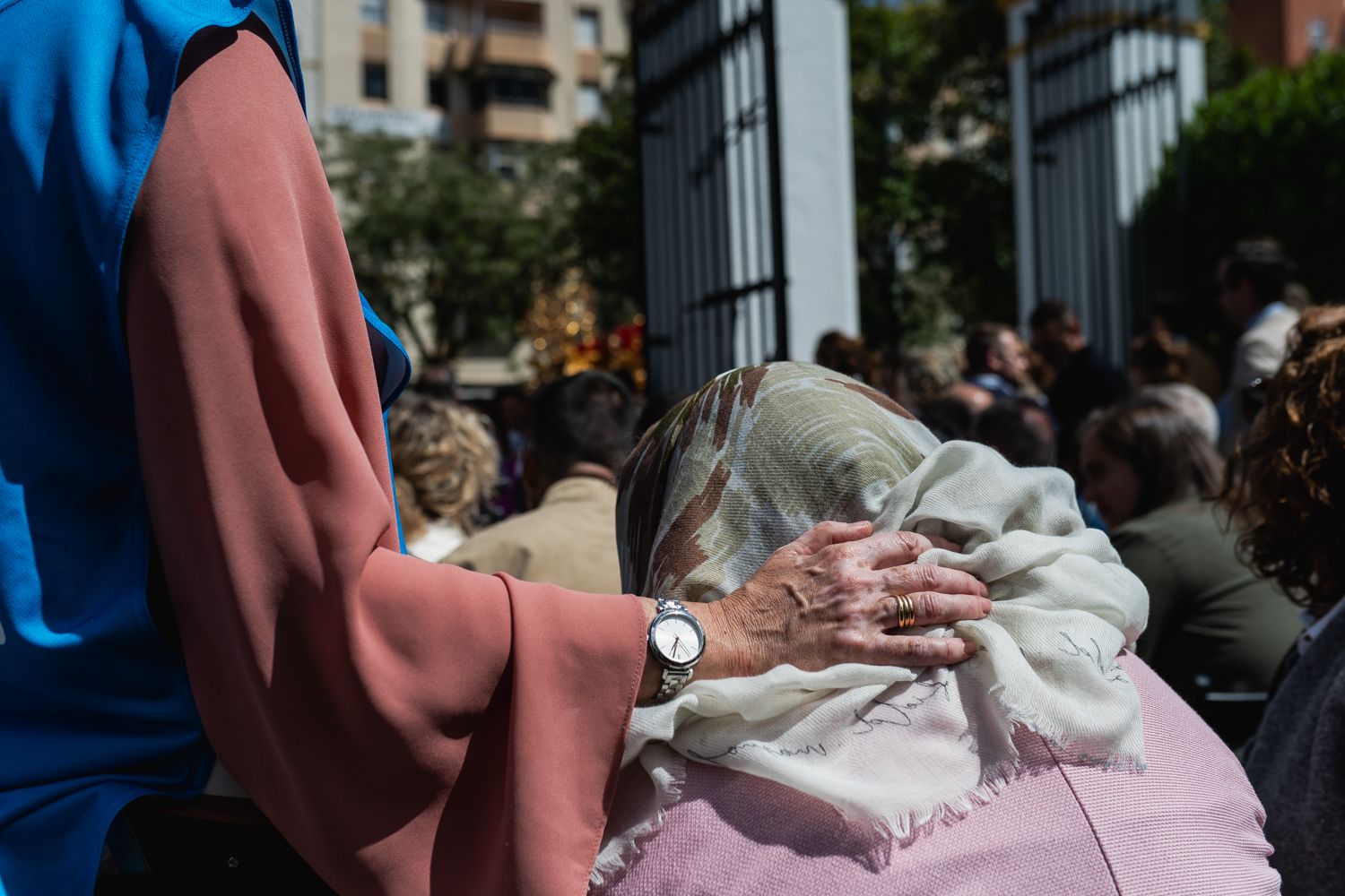 Un costalero en un Miércoles Santo en Sevilla.