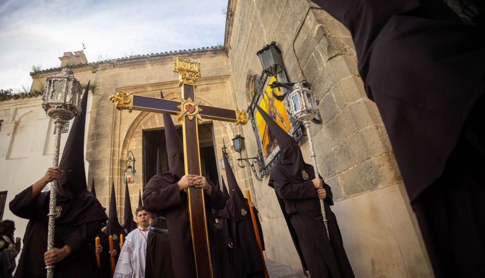 Cortejo de la Lanzada saliendo de San Lucas