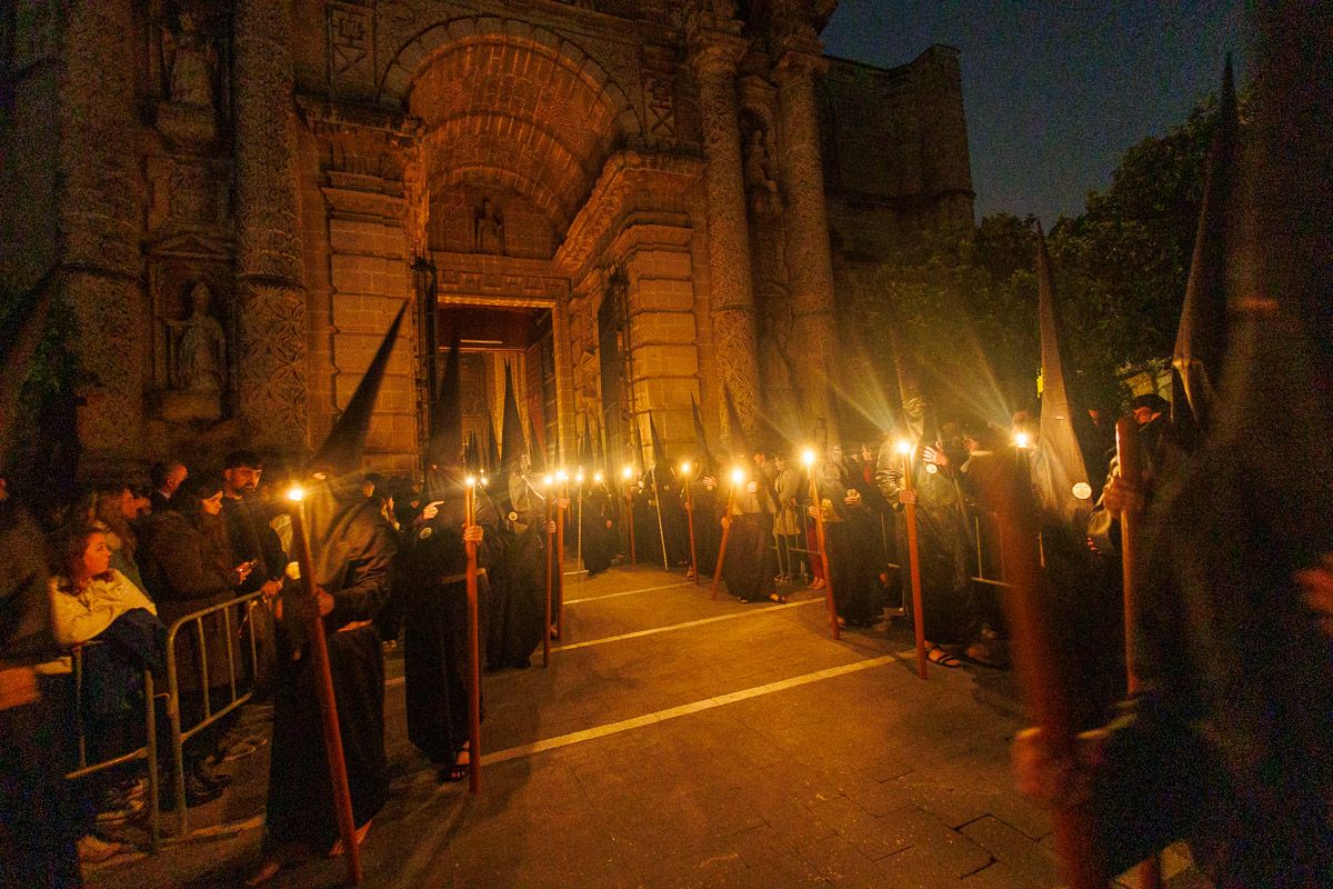 Salida del Santo Crucifijo de San Miguel, la pasada Madrugada. Salida del Santo Crucifijo de San Miguel, la pasada Madrugada.