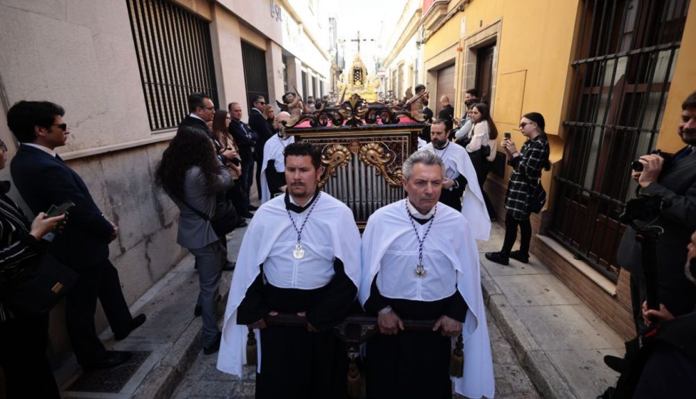 El realejo que va delante del paso del Loreto. MANU GARCÍA 